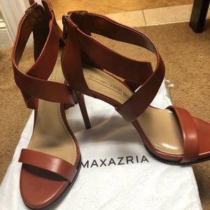 BCBMAXAZRIA ELYSE STRAPPY MESA SANDAL